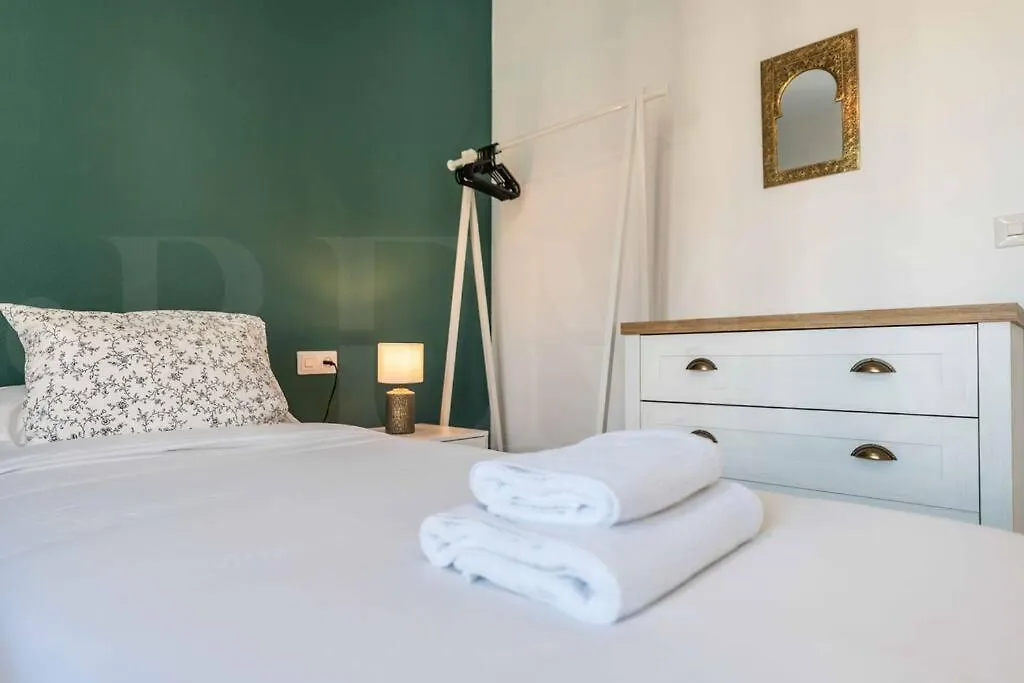Spacious & Authentic Apartment By Rems Malaga