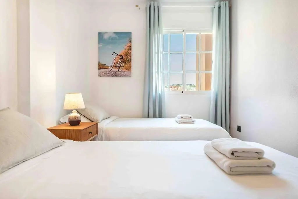 Spacious & Authentic Apartment By Rems Malaga
