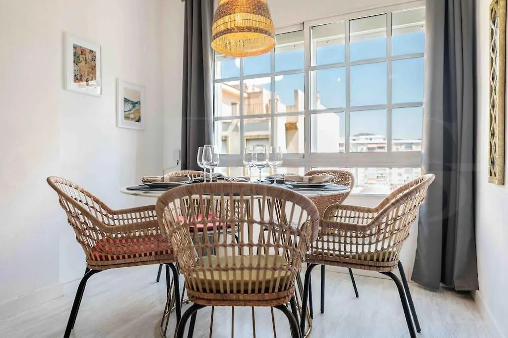Spacious & Authentic Apartment By Rems Malaga