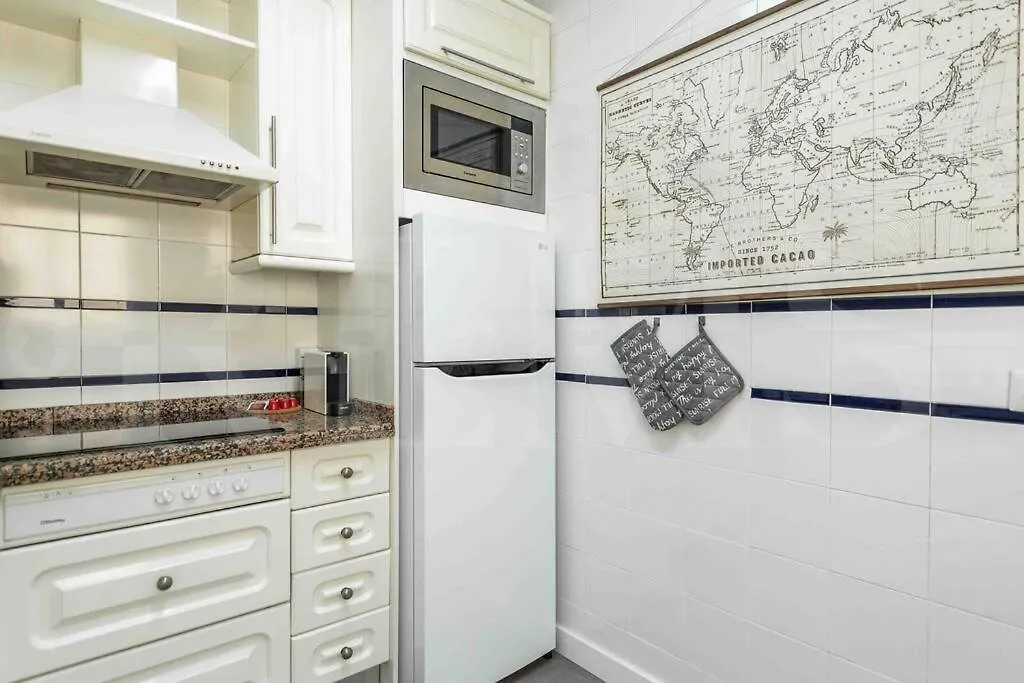 Spacious & Authentic Apartment By Rems Malaga