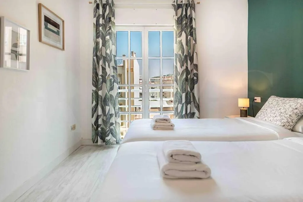 Spacious & Authentic Apartment By Rems Malaga