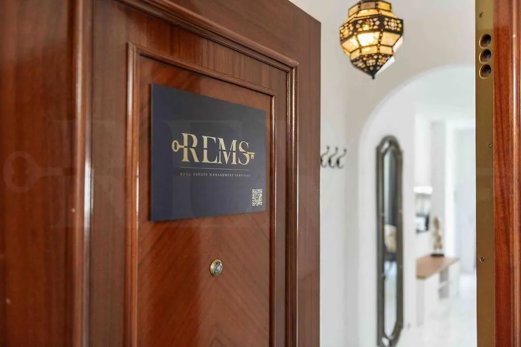 Spacious & Authentic Apartment By Rems contacts