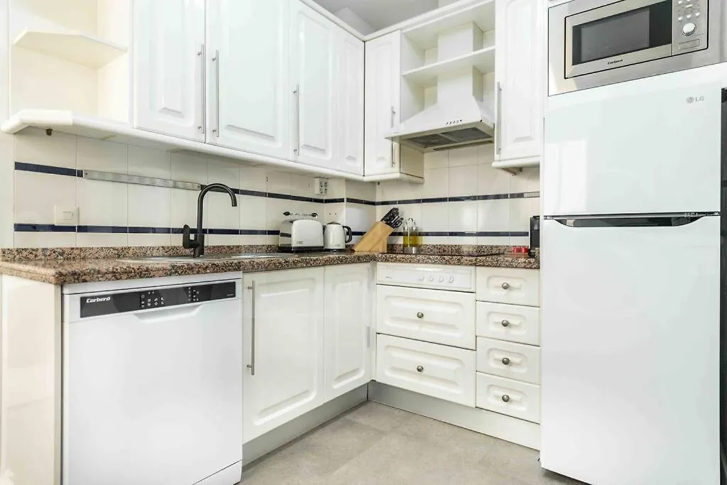 Spacious & Authentic Apartment By Rems Malaga